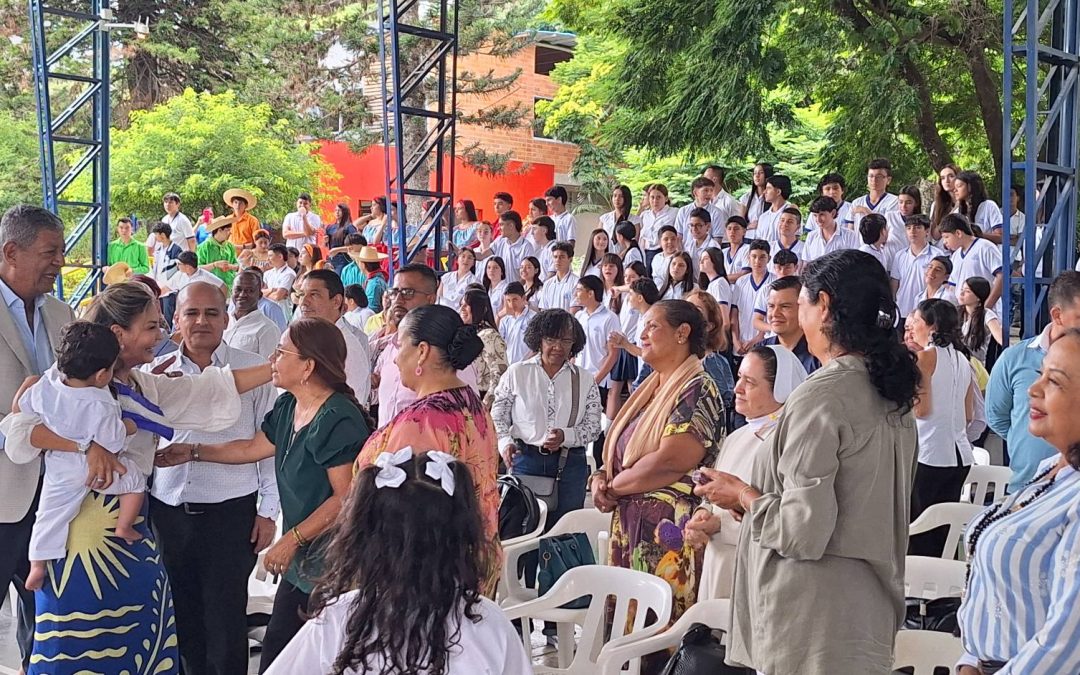 La Dra. Nancy Arango, Secretaria de Educación del Valle del Cauca, y egresada el Gimnasio Norte del Valle visitó nuestra institución.